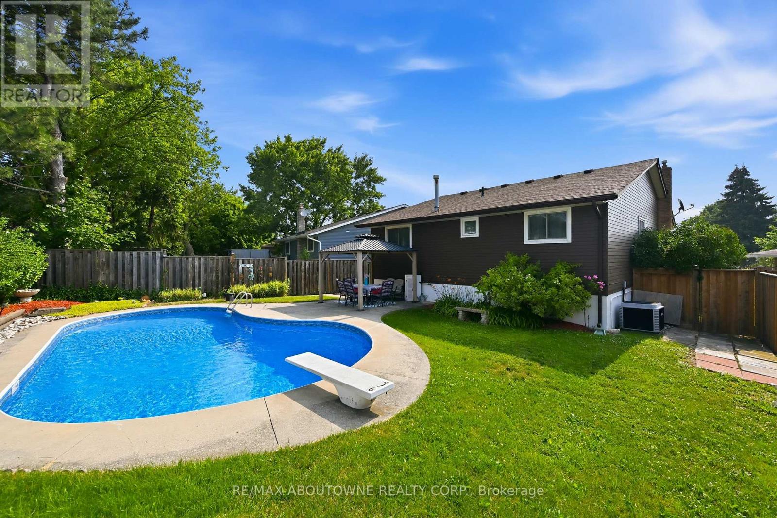 2339 Gillingham Drive, Burlington, Ontario L7P 4G5 - Photo 35 - W13581590