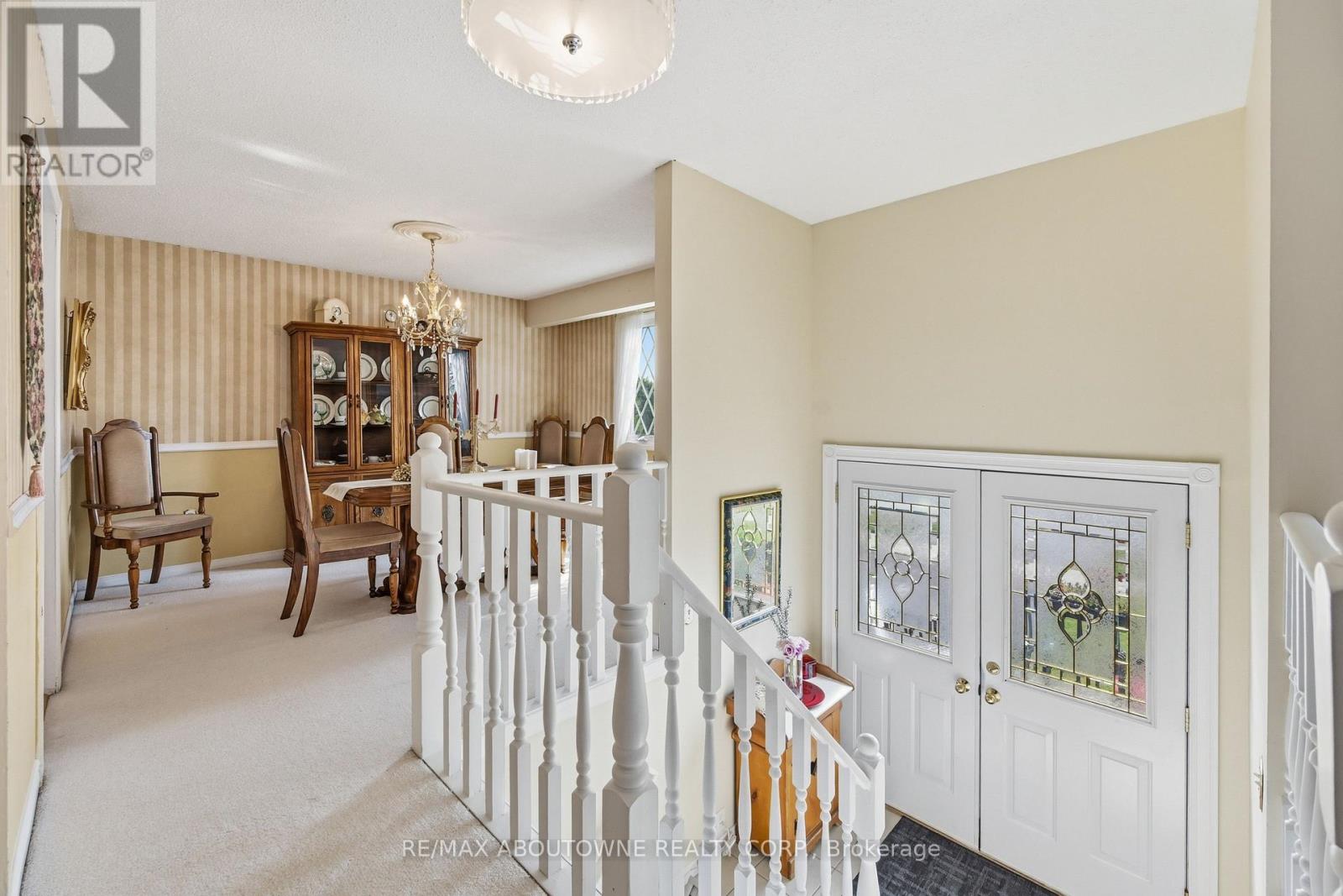 2339 Gillingham Drive, Burlington, Ontario L7P 4G5 - Photo 5 - W13581590
