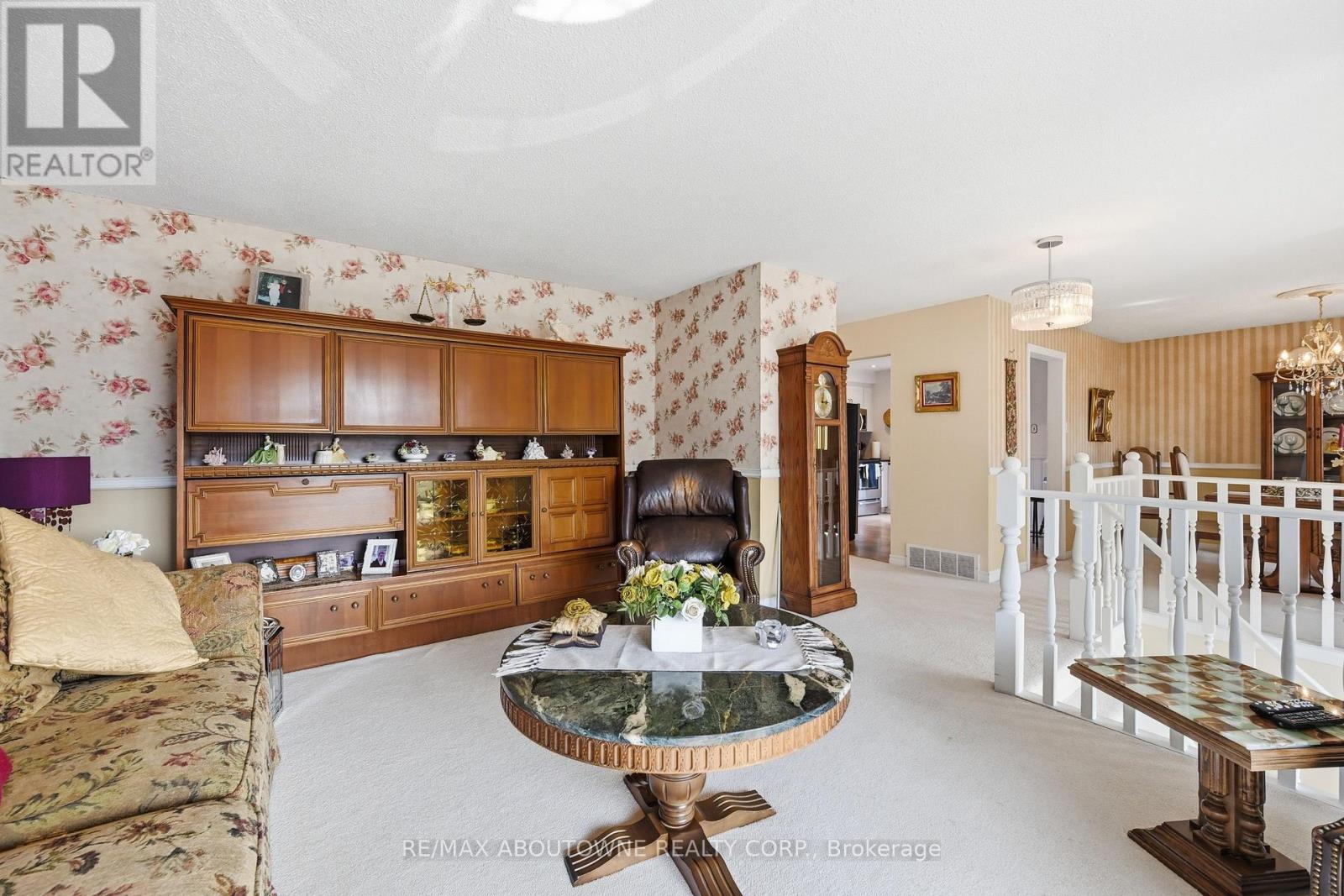 2339 Gillingham Drive, Burlington, Ontario L7P 4G5 - Photo 7 - W13581590