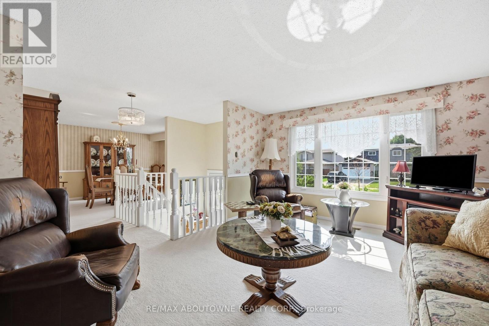 2339 Gillingham Drive, Burlington, Ontario L7P 4G5 - Photo 8 - W13581590