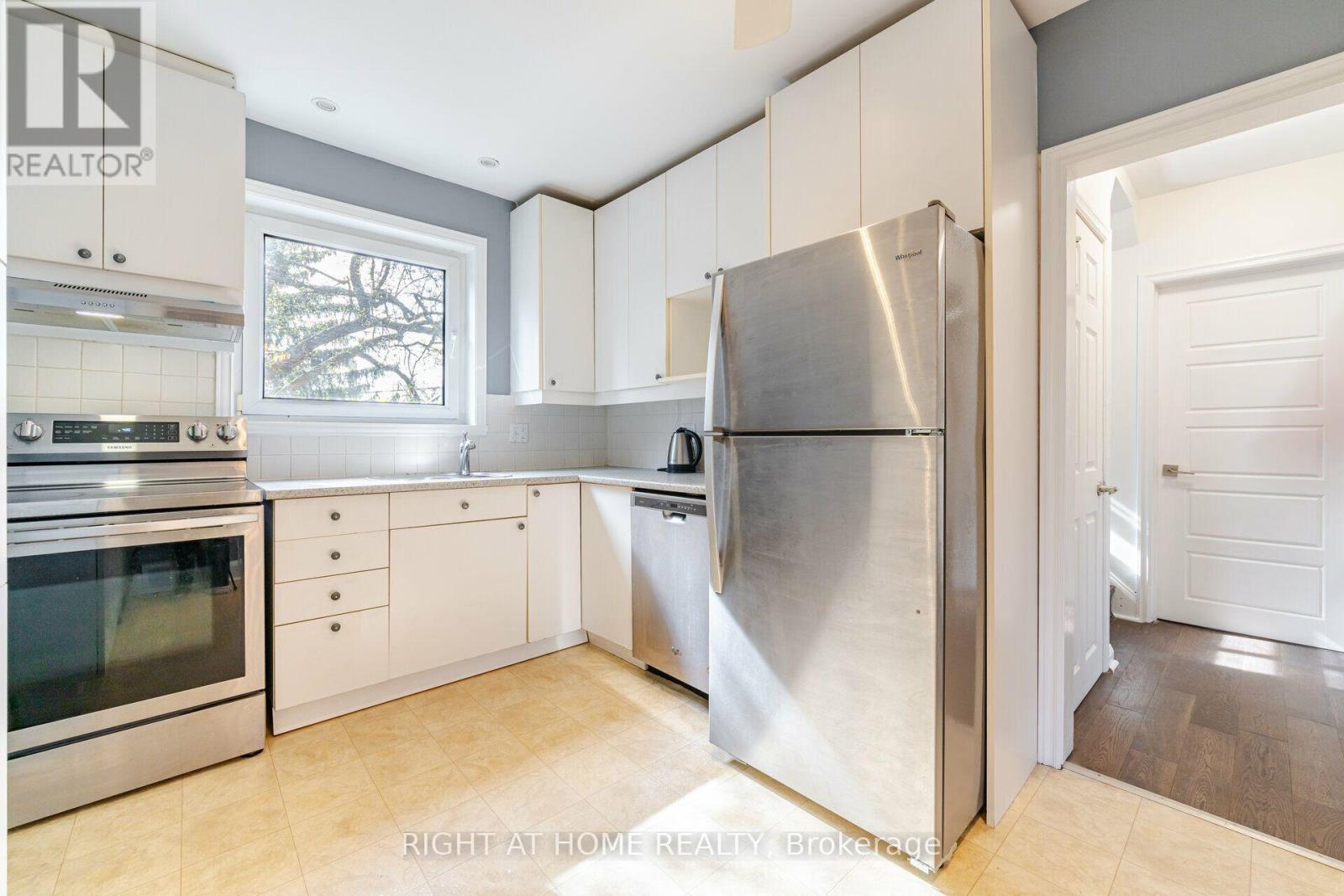 154 Martin Grove Road, Toronto, Ontario  M9B 4K9 - Photo 12 - W13581618