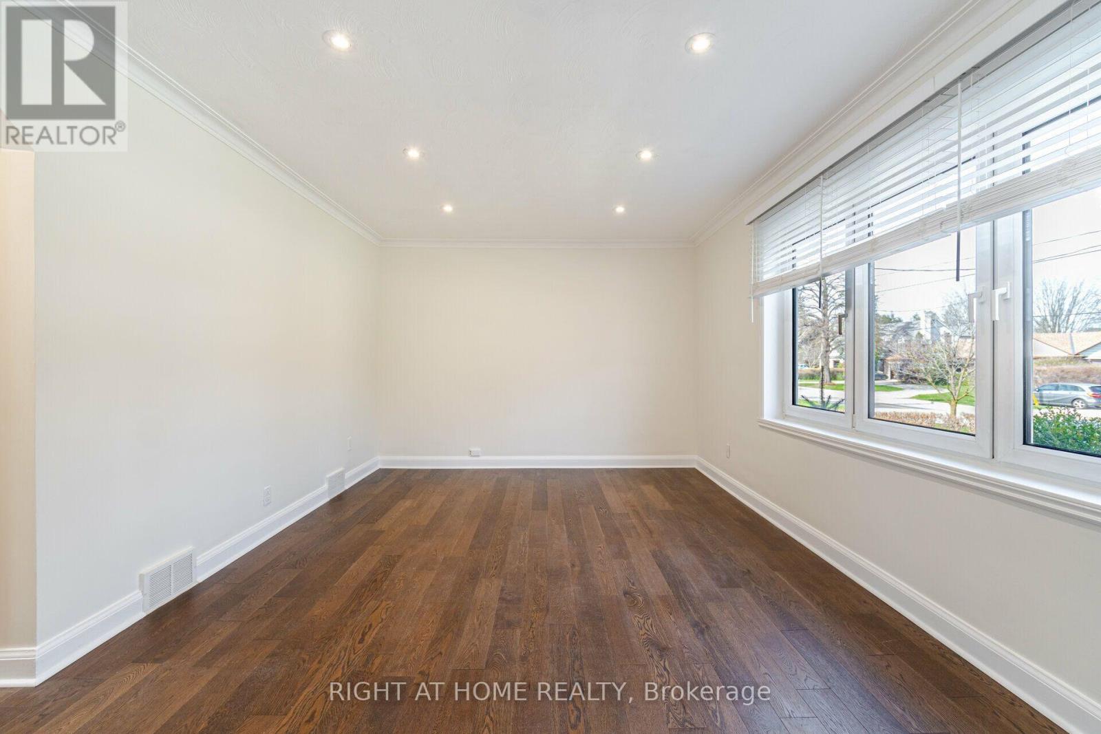 154 Martin Grove Road, Toronto, Ontario  M9B 4K9 - Photo 8 - W13581618