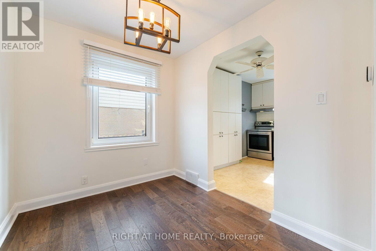 154 Martin Grove Road, Toronto, Ontario  M9B 4K9 - Photo 13 - W13581618