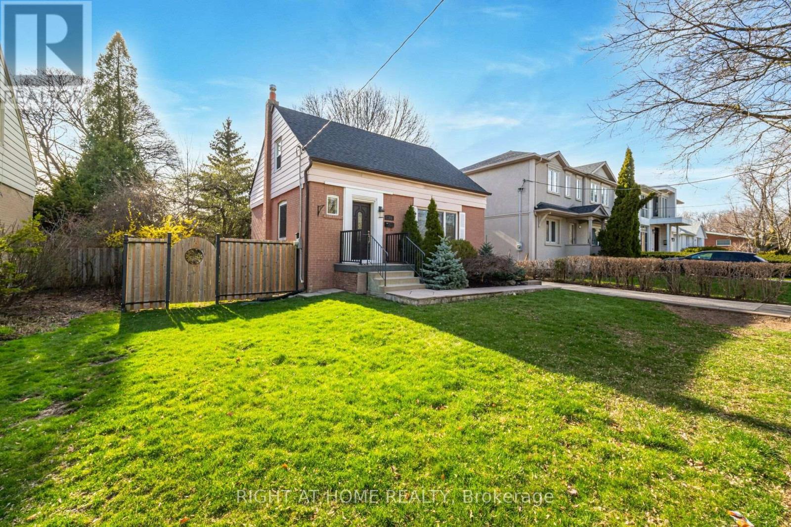 154 MARTIN GROVE ROAD, Toronto, Ontario