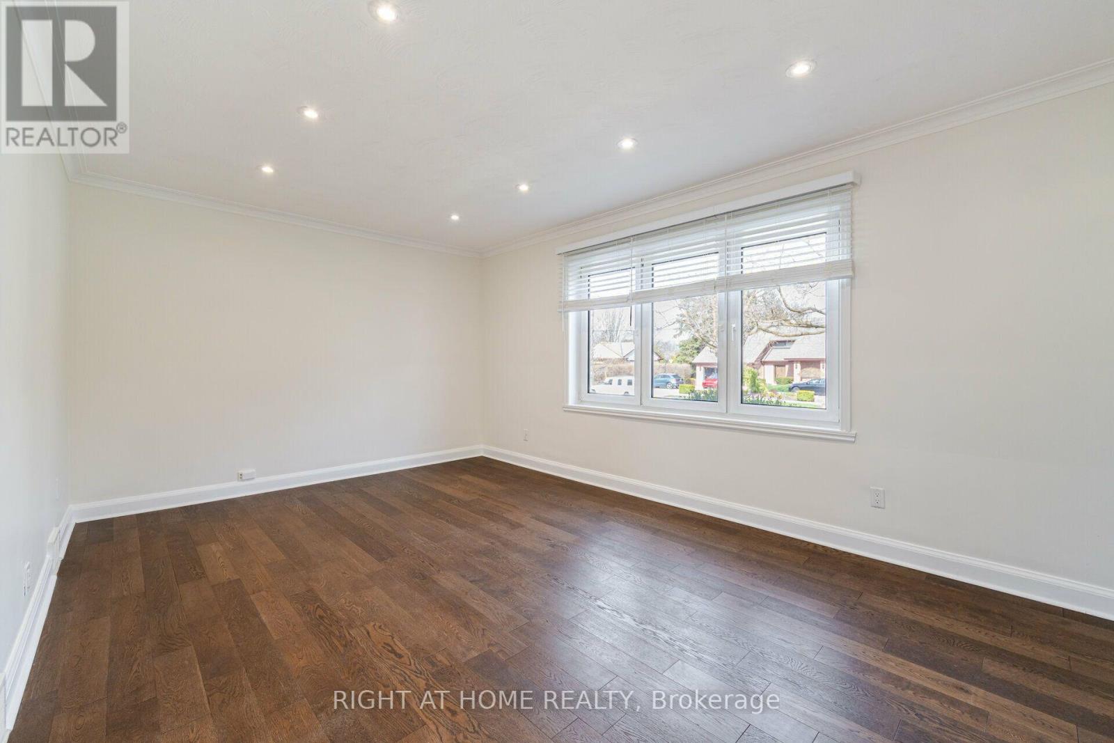 154 Martin Grove Road, Toronto, Ontario  M9B 4K9 - Photo 9 - W13581618