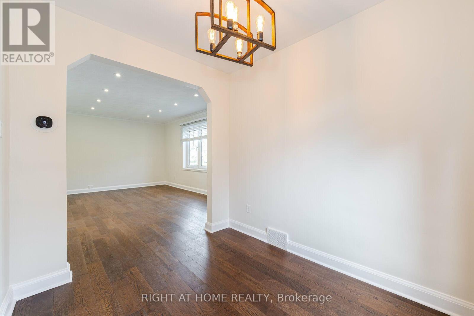 154 Martin Grove Road, Toronto, Ontario  M9B 4K9 - Photo 14 - W13581618