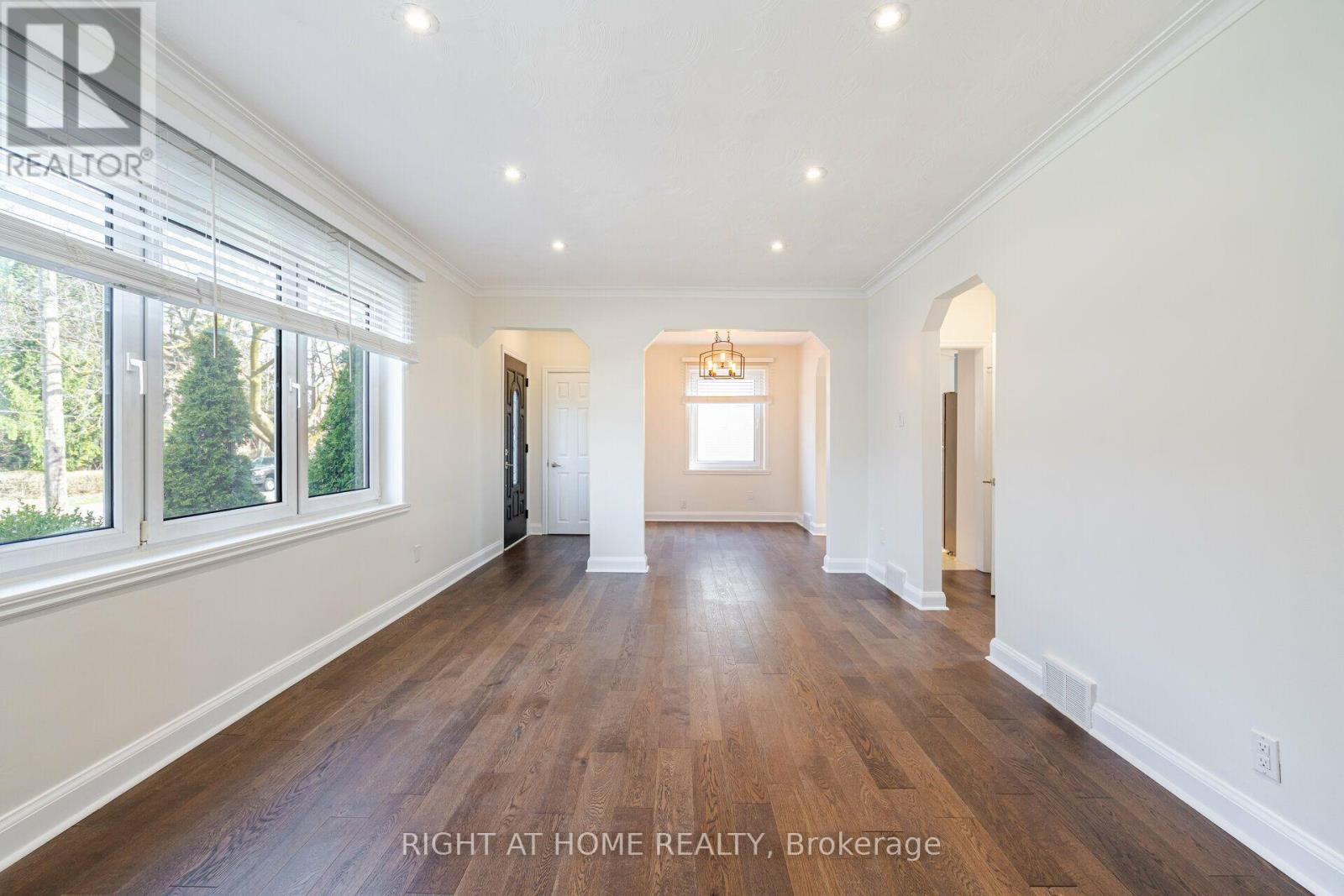 154 Martin Grove Road, Toronto, Ontario  M9B 4K9 - Photo 10 - W13581618
