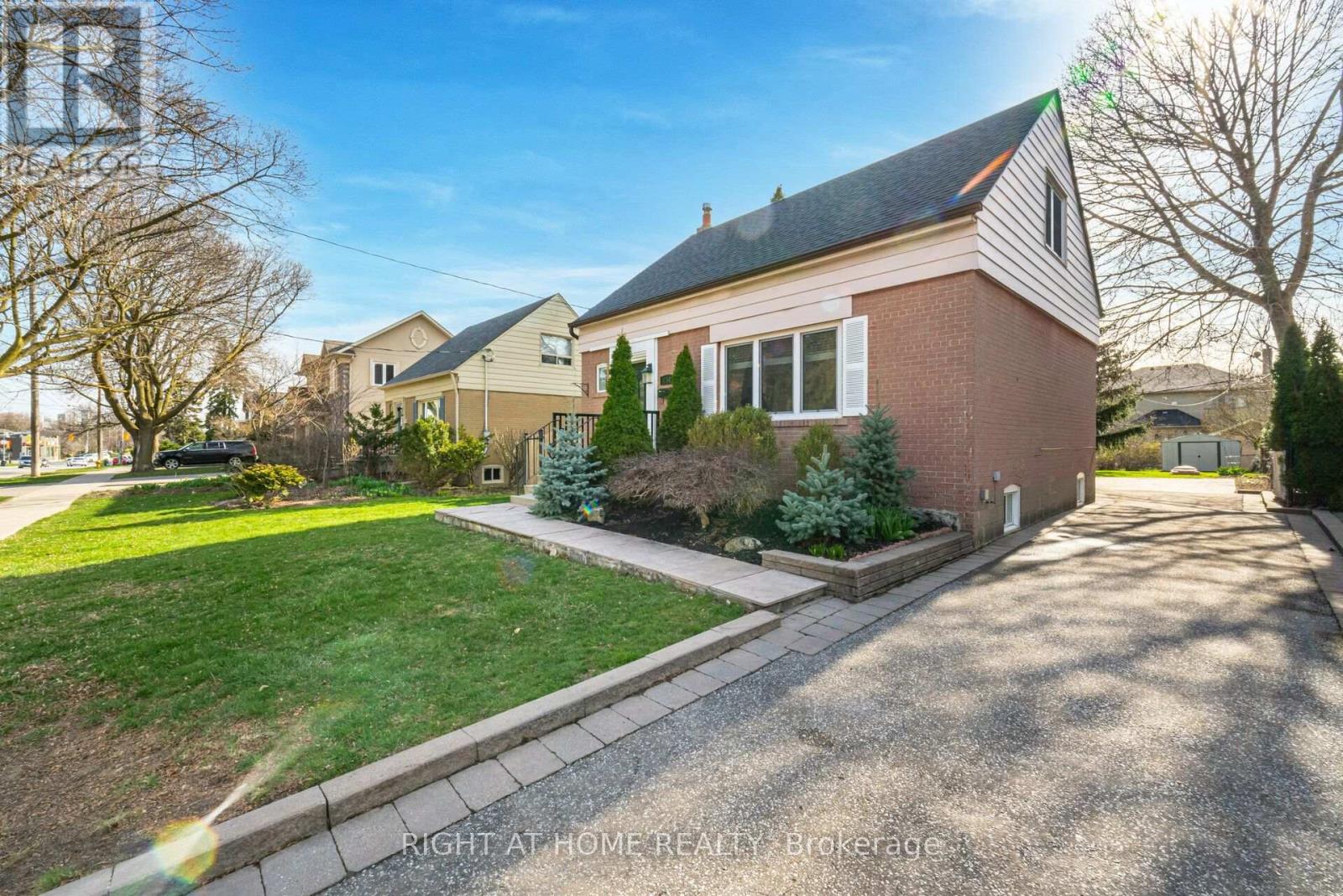 154 Martin Grove Road, Toronto, Ontario  M9B 4K9 - Photo 3 - W13581618