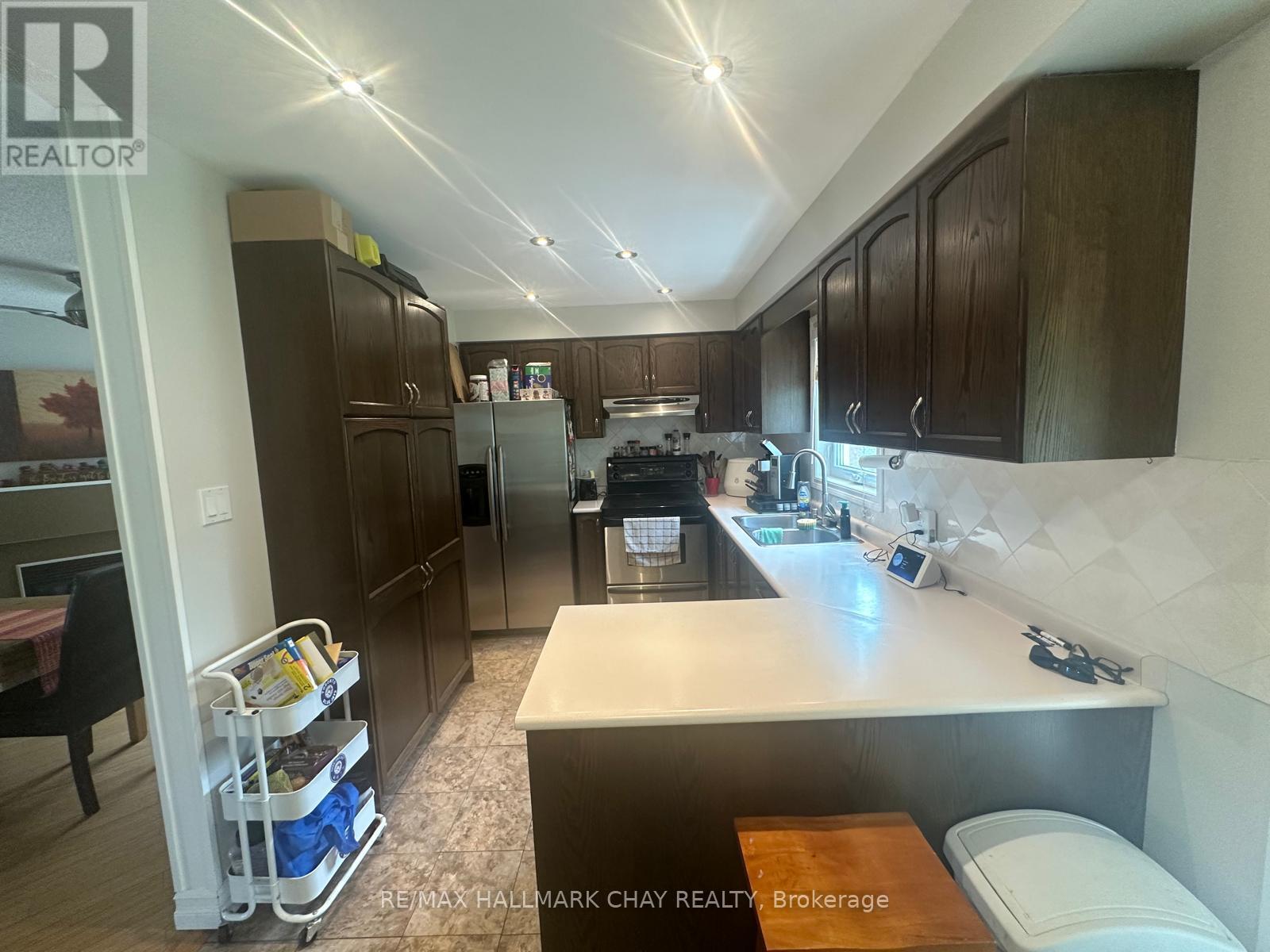 10 Longman Drive, Barrie (Northwest), Ontario L4N 7E5 - Photo 3 - S13581632
