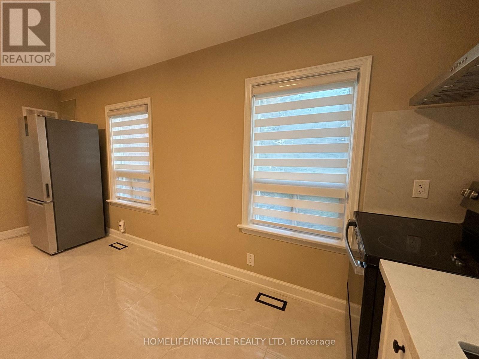 Upper Floor Suite - 54 Hawman Avenue, Vaughan, Ontario  L4L 1S2 - Photo 5 - N13581604