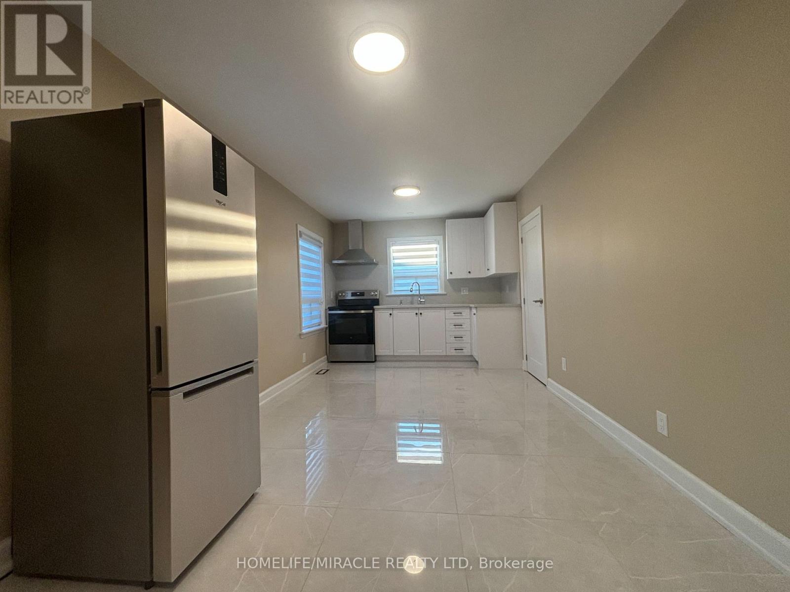 Upper Floor Suite - 54 Hawman Avenue, Vaughan, Ontario  L4L 1S2 - Photo 3 - N13581604