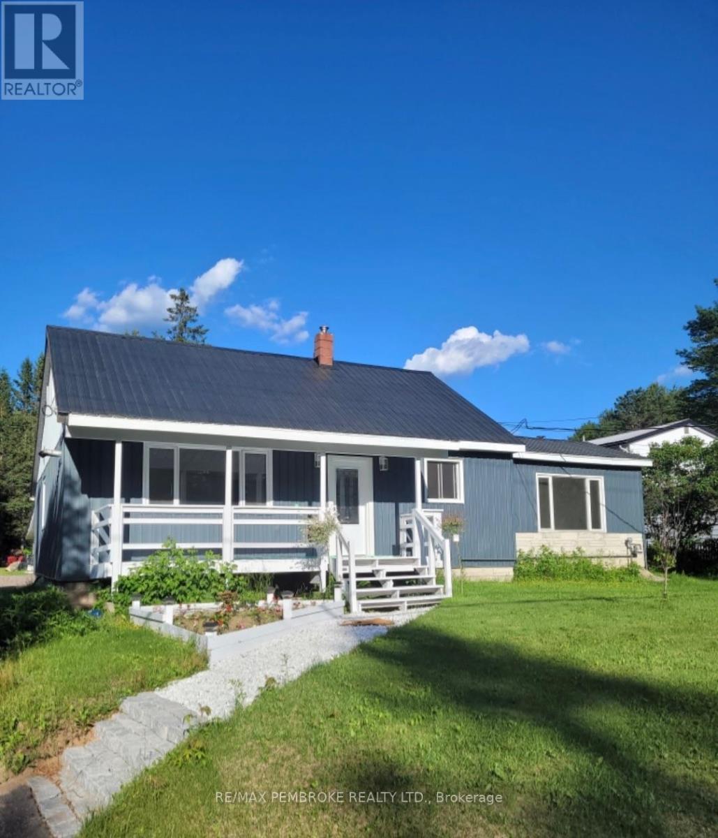 32560 HIGHWAY HIGHWAY, Laurentian Hills