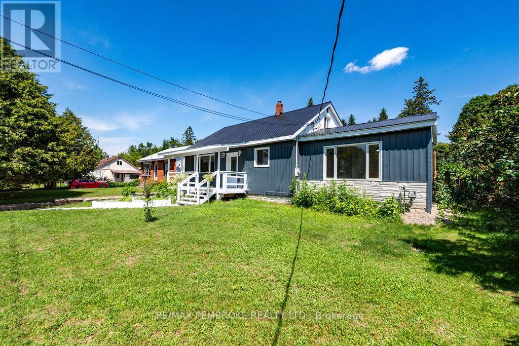 32560 Highway Highway, Laurentian Hills, Ontario  K0J 1P0 - Photo 2 - X13549334
