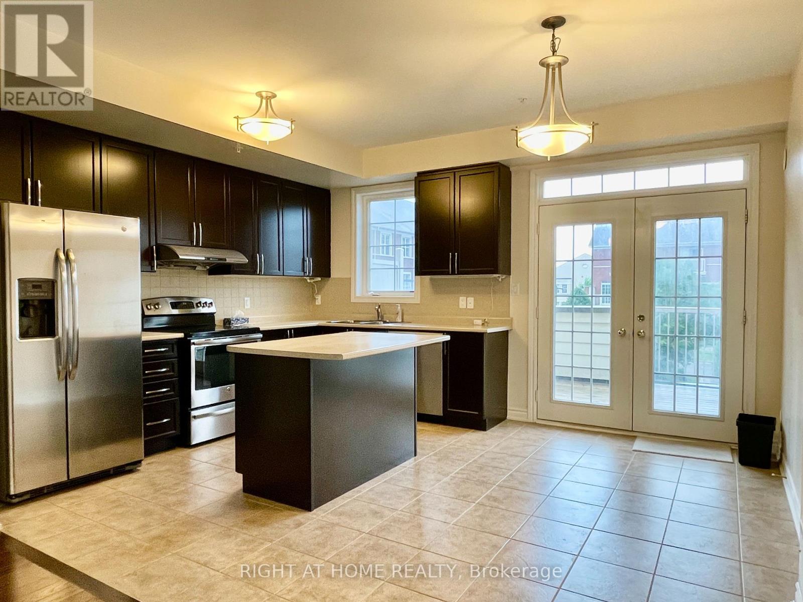 64 Cathedral High Street, Markham, Ontario  L6C 0P3 - Photo 4 - N13581678