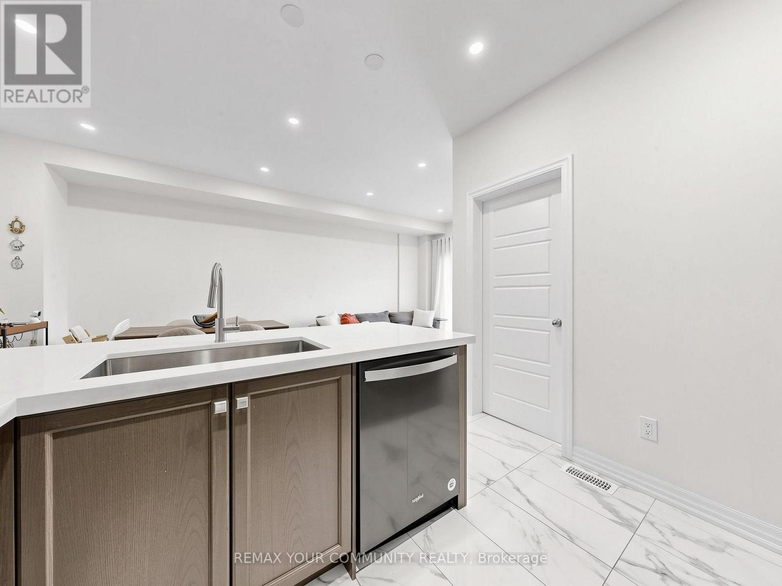 51 Vantage Loop, Newmarket, Ontario  L3X 0K9 - Photo 17 - N13561020