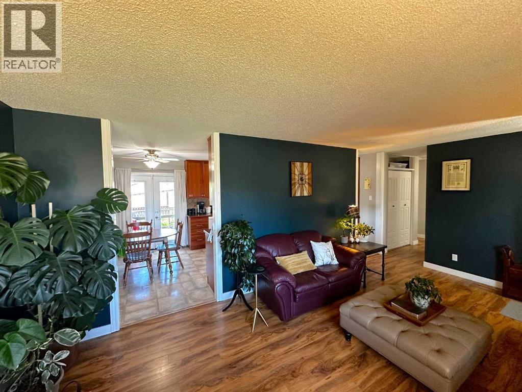 129 Greenview Close N, Lethbridge, Alberta  T1H 4K8 - Photo 5 - A2326952