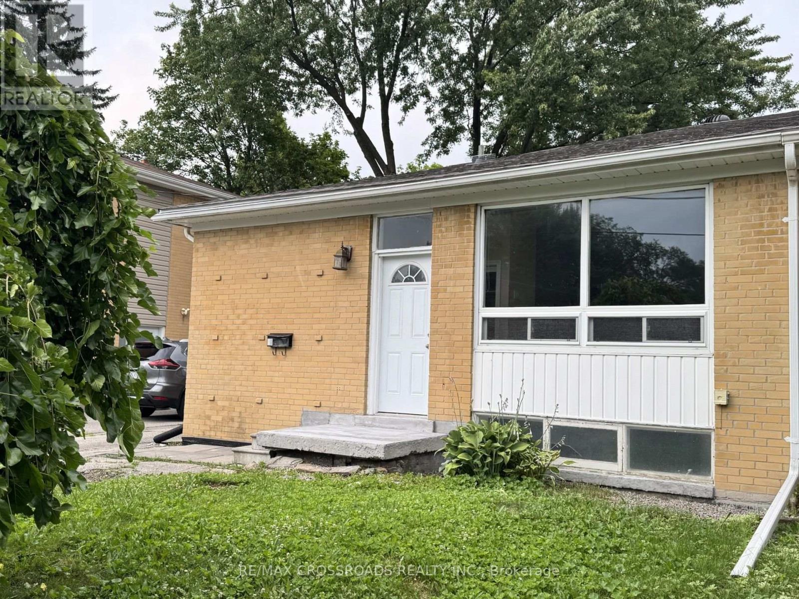 MAIN - 21 DAVIS ROAD, Aurora, Ontario