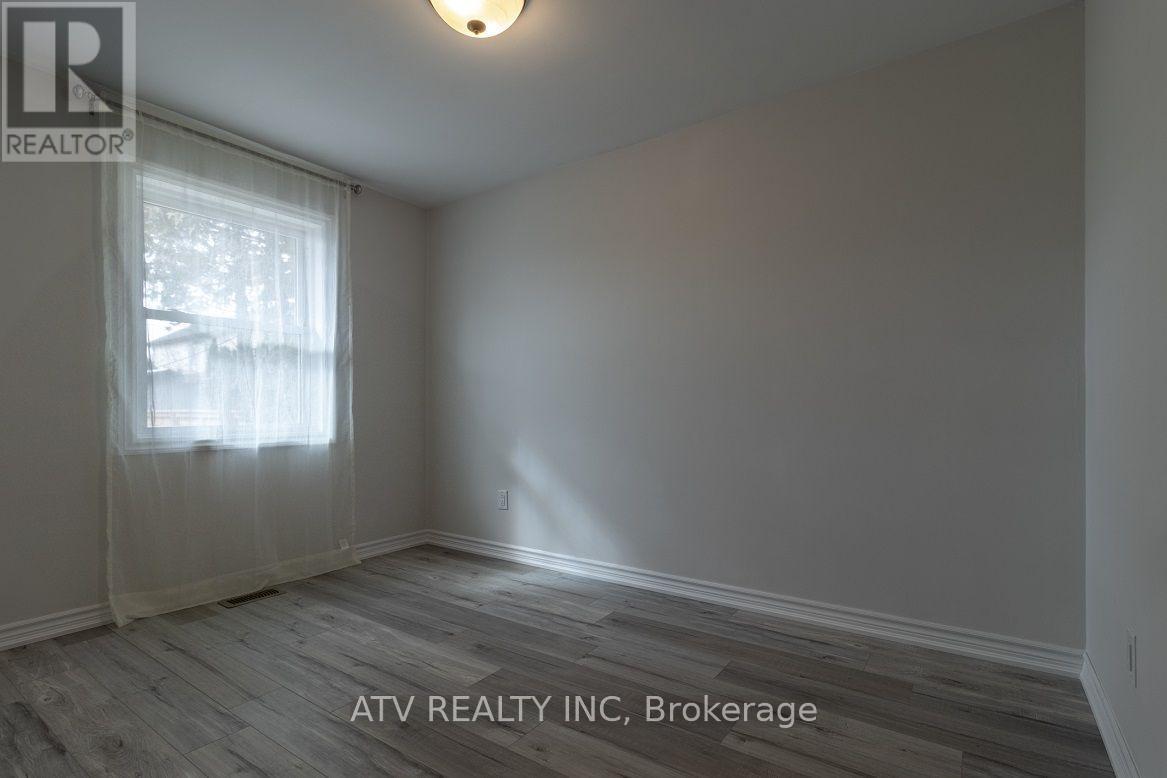 1064 Eastmount Avenue E, Mississauga, Ontario  L5E 1Z3 - Photo 8 - W13581712