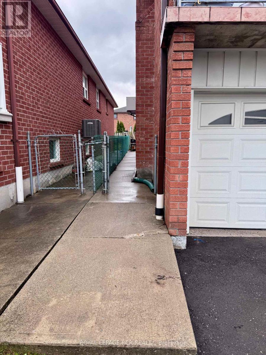47 Harmonia Crescent, Vaughan, Ontario  L4L 3Y2 - Photo 2 - N13581122