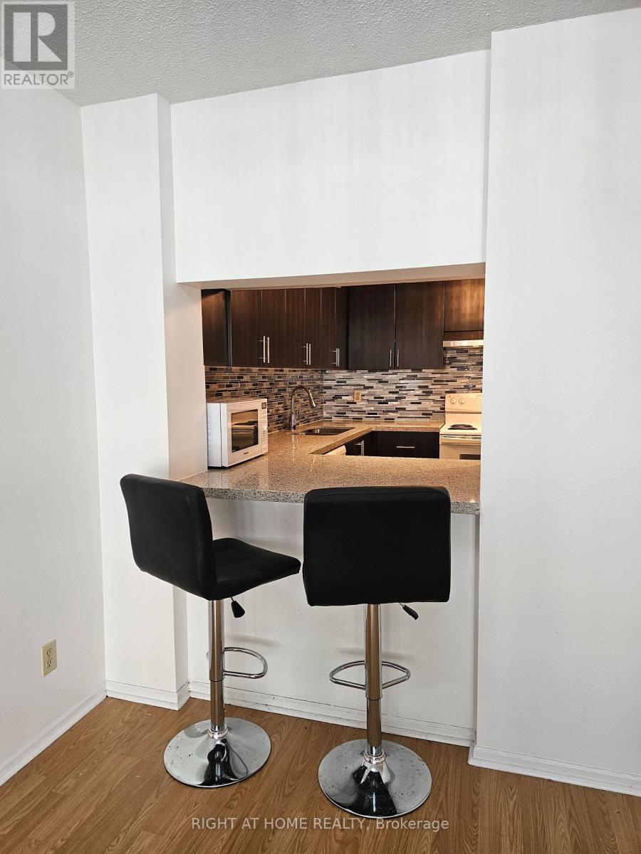 2011 - 711 Bay Street, Toronto, Ontario  M5G 2J8 - Photo 2 - C13581724