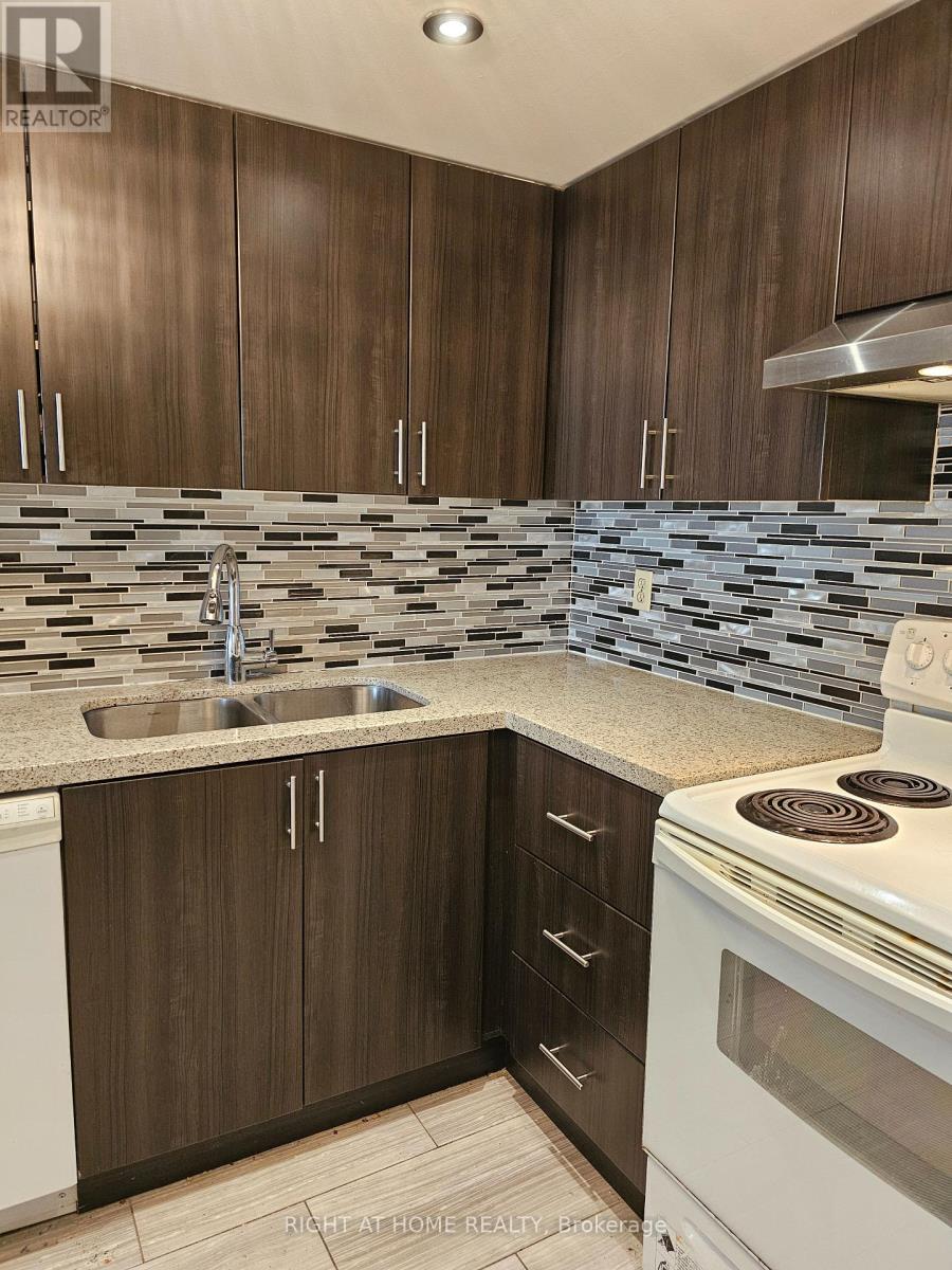 2011 - 711 Bay Street, Toronto, Ontario  M5G 2J8 - Photo 3 - C13581724
