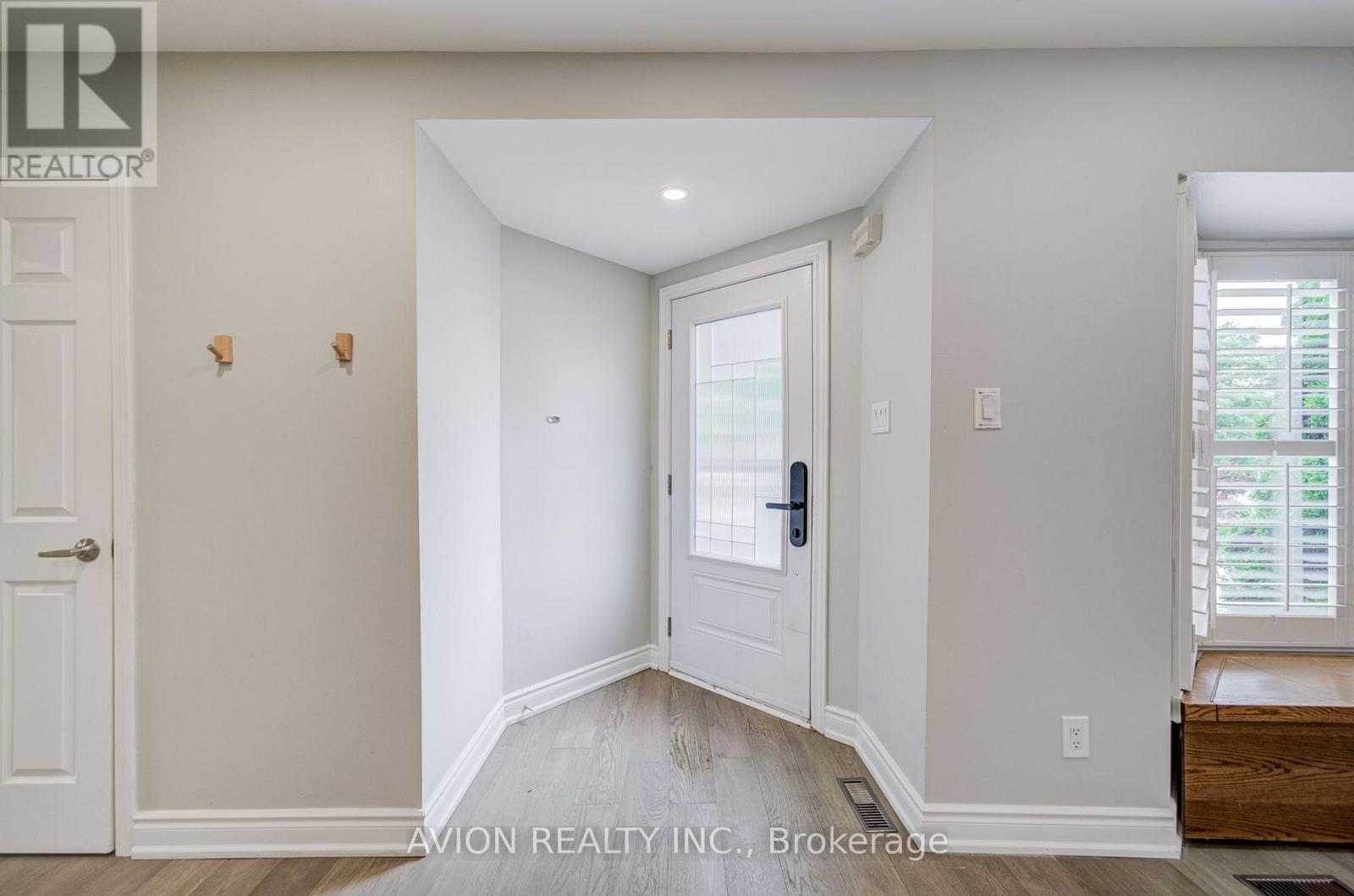 9 Falan Heights Crescent, Aurora, Ontario  L4G 5C2 - Photo 4 - N13581736