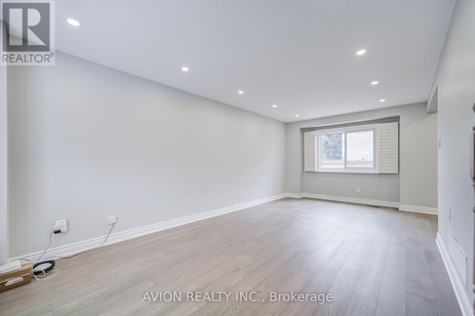 9 Falan Heights Crescent, Aurora, Ontario  L4G 5C2 - Photo 7 - N13581736