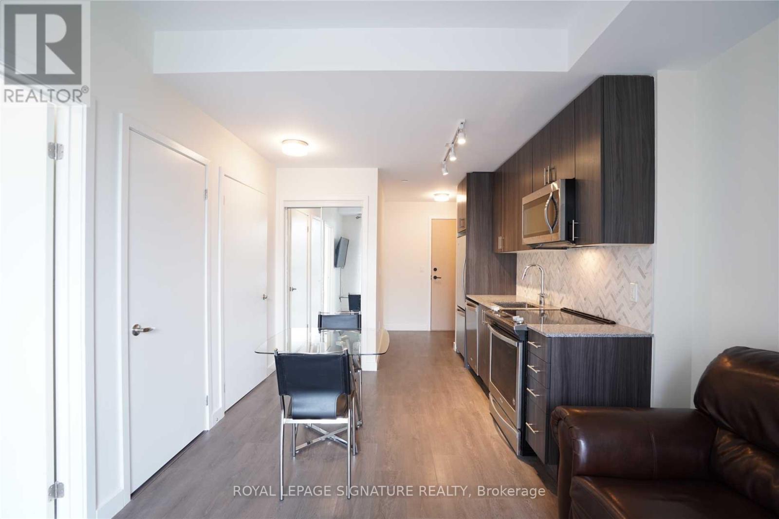 309 - 150 Sabina Drive, Oakville, Ontario  L6H 0W3 - Photo 3 - W13581718