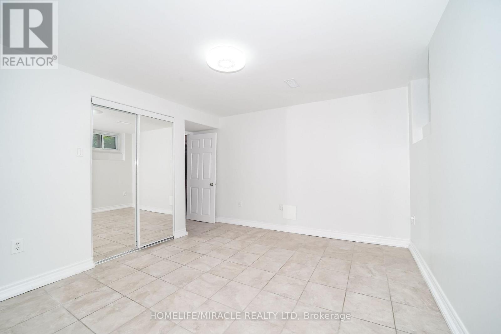 1074 Midland Avenue, Toronto, Ontario  M1K 4G9 - Photo 23 - E13569090