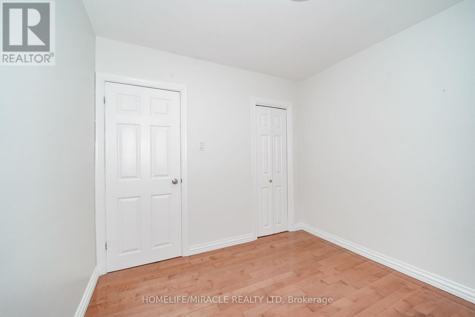 1074 Midland Avenue, Toronto, Ontario  M1K 4G9 - Photo 13 - E13569090