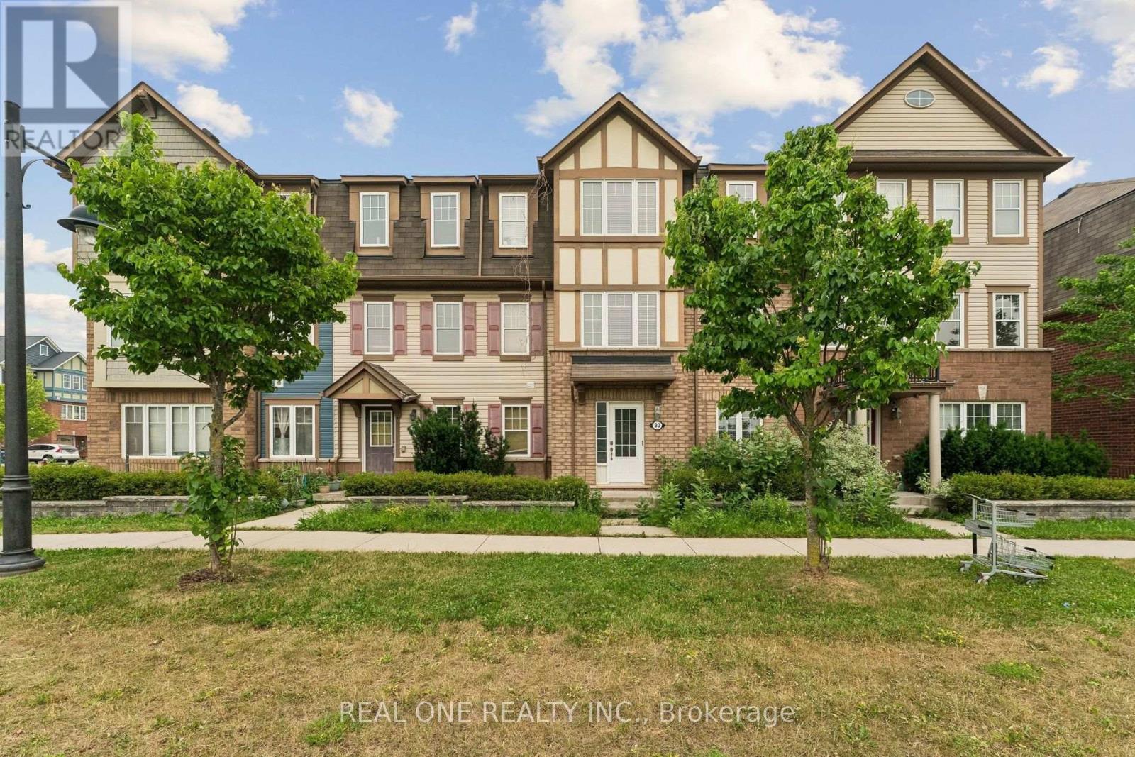 30 HENNEBERRY LANE, Brampton, Ontario