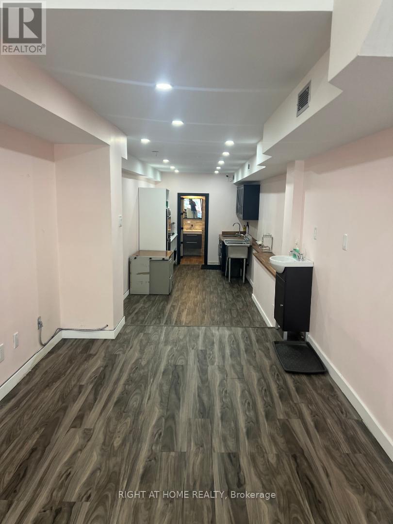 2 - 2359 Queen Street E, Toronto, Ontario  M4E 1H2 - Photo 8 - E13581808