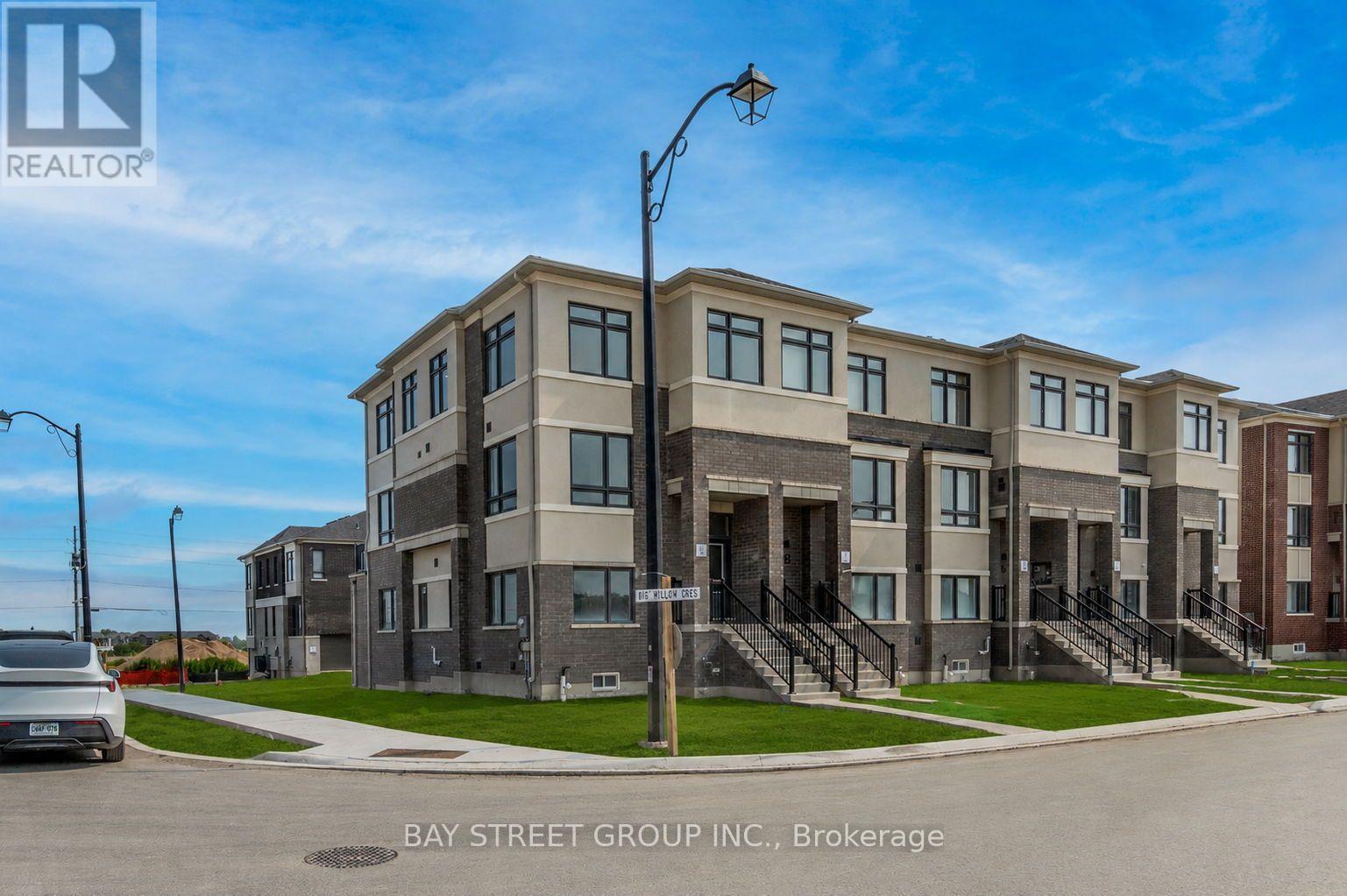 2 A BIG WILLOW CRESCENT, Richmond Hill