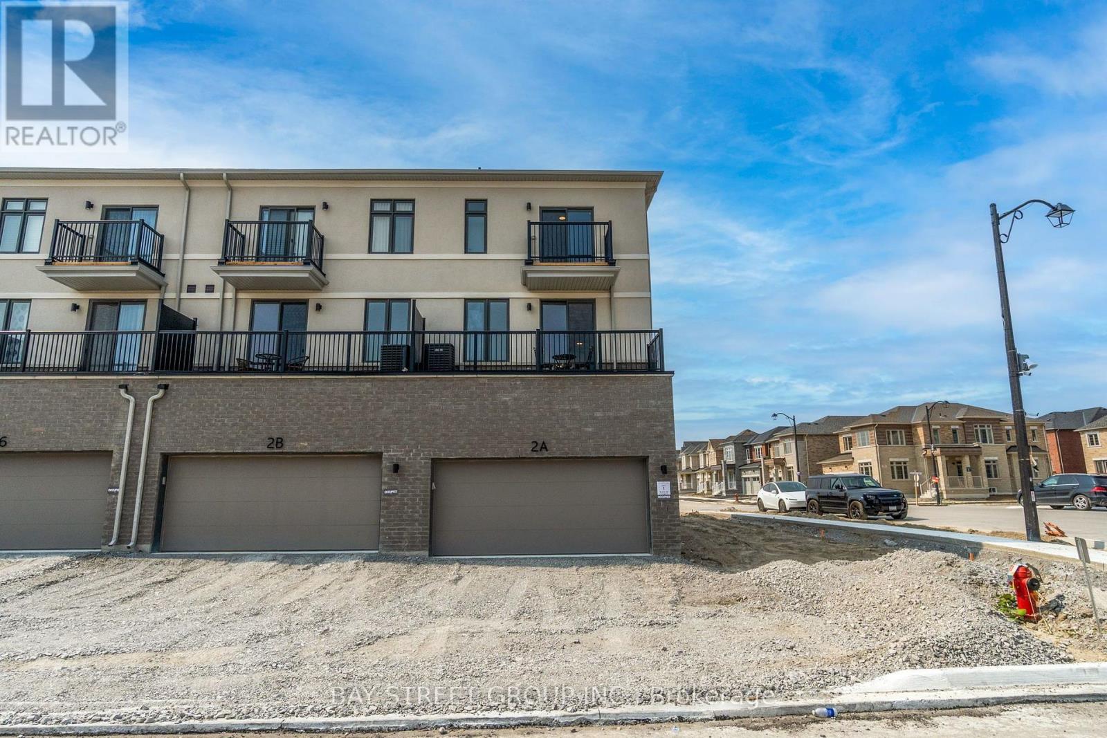 2 A Big Willow Crescent, Richmond Hill, Ontario  L4E 1P3 - Photo 4 - N13581804