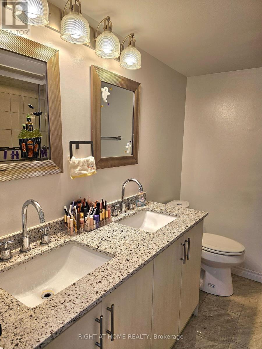 2011 - 711 Bay Street, Toronto, Ontario  M5G 2J8 - Photo 10 - C13581724