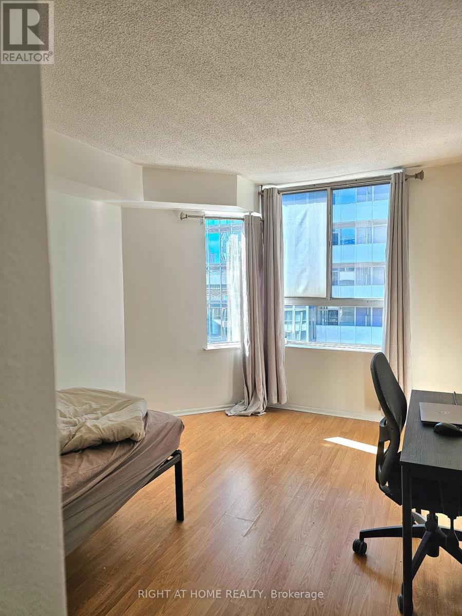 2011 - 711 Bay Street, Toronto, Ontario  M5G 2J8 - Photo 11 - C13581724