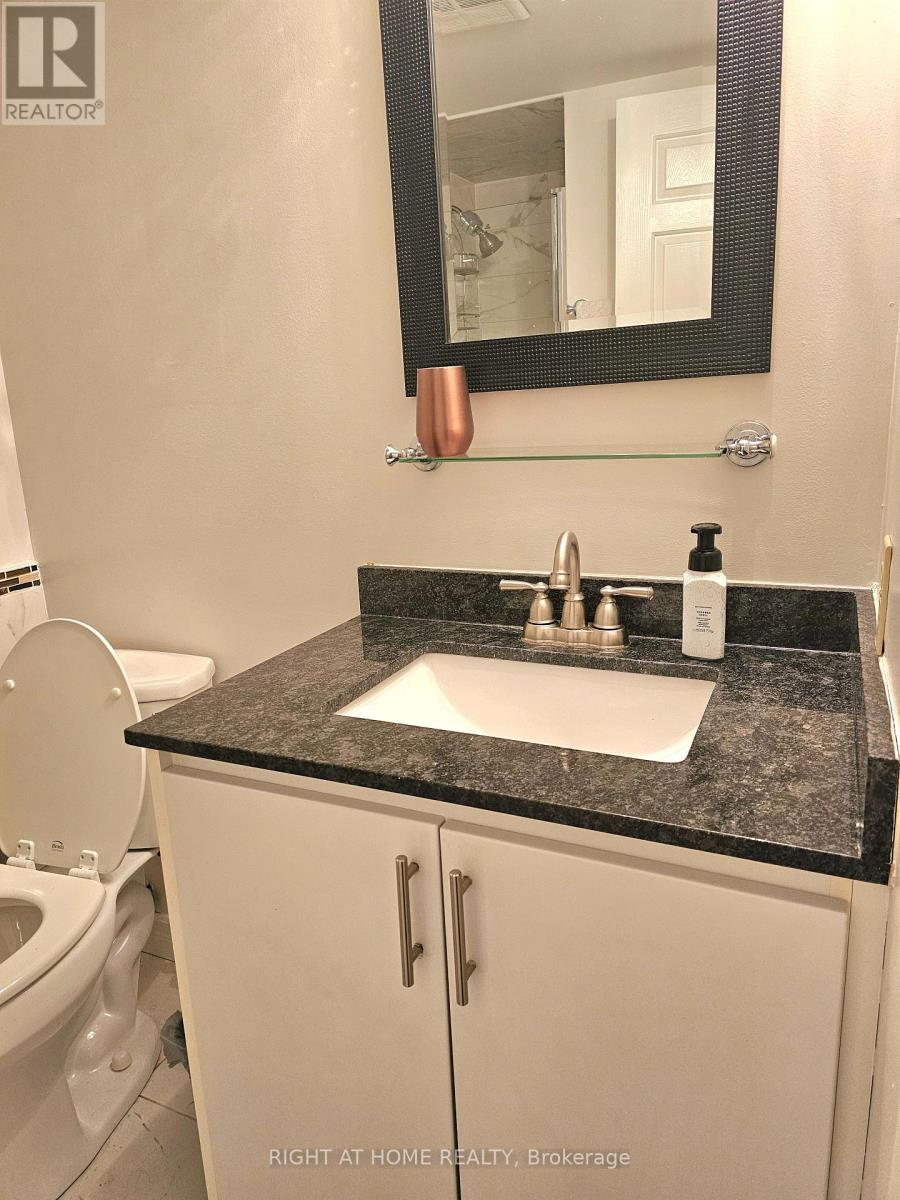 2011 - 711 Bay Street, Toronto, Ontario  M5G 2J8 - Photo 14 - C13581724