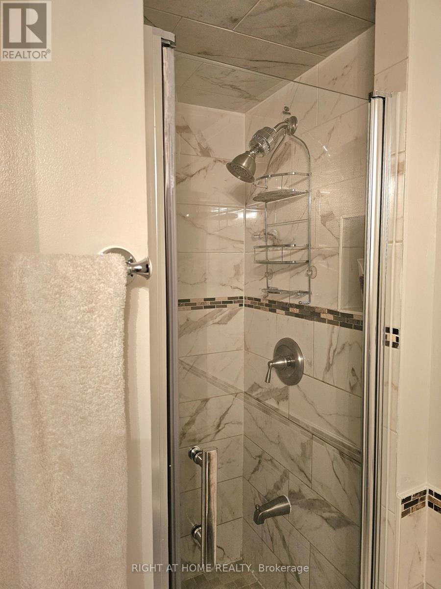 2011 - 711 Bay Street, Toronto, Ontario  M5G 2J8 - Photo 15 - C13581724