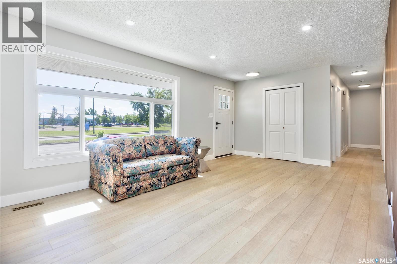 1614 Mckercher Drive, Saskatoon, Saskatchewan  S7H 5E1 - Photo 3 - SK043010
