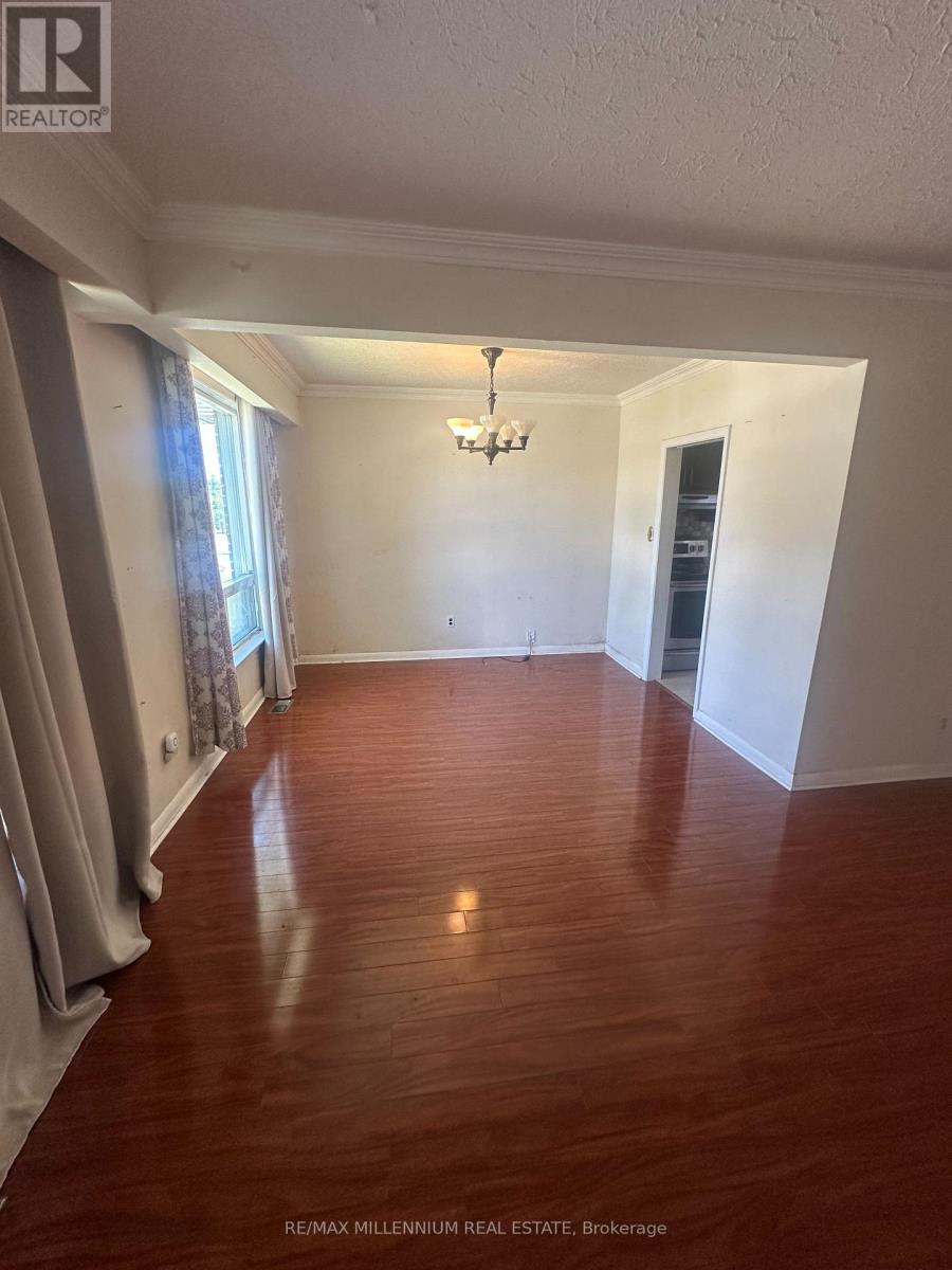 5 Brewton Road, Toronto, Ontario  M1G 1W2 - Photo 3 - E13567234