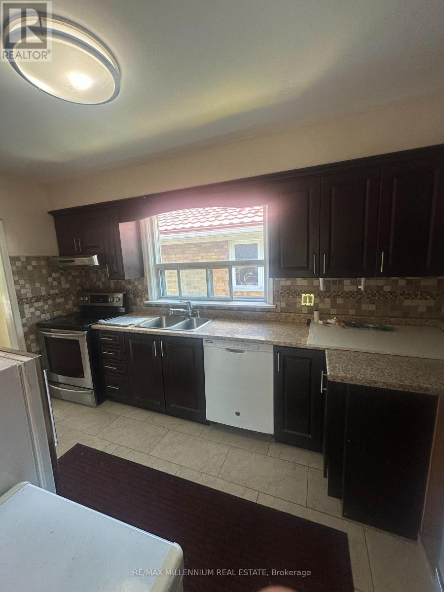 5 Brewton Road, Toronto, Ontario  M1G 1W2 - Photo 5 - E13567234