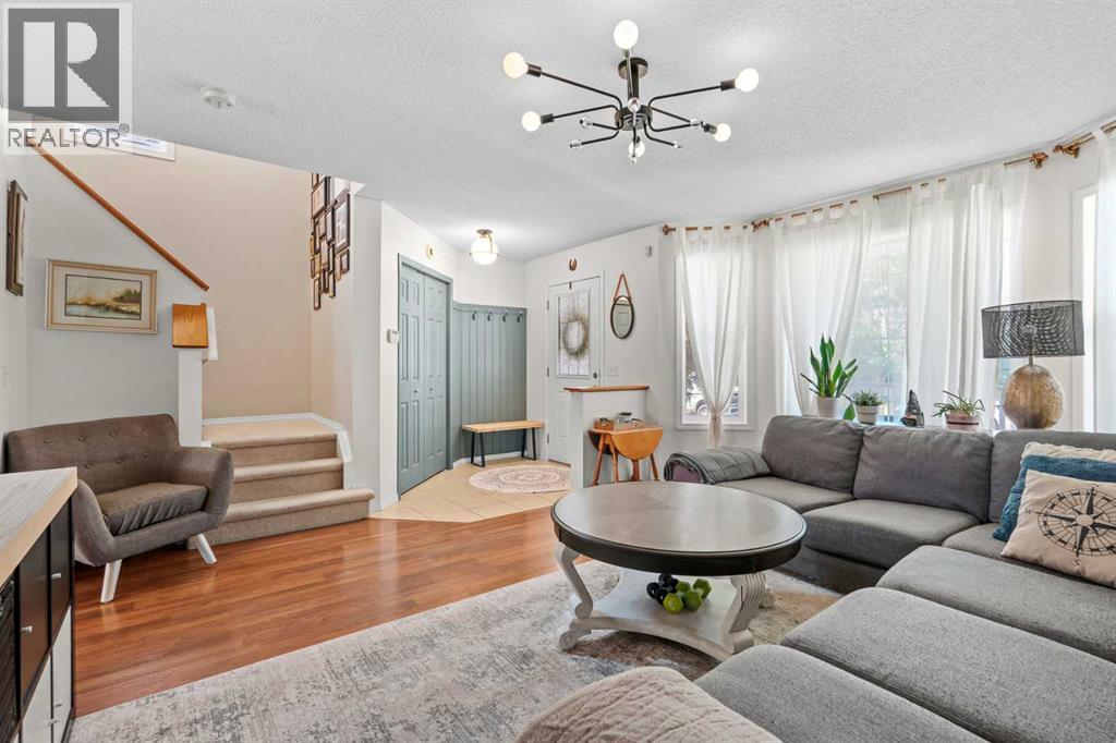 85 Evermeadow Manor Sw, Calgary, Alberta  T2Y 4W8 - Photo 6 - A2327764