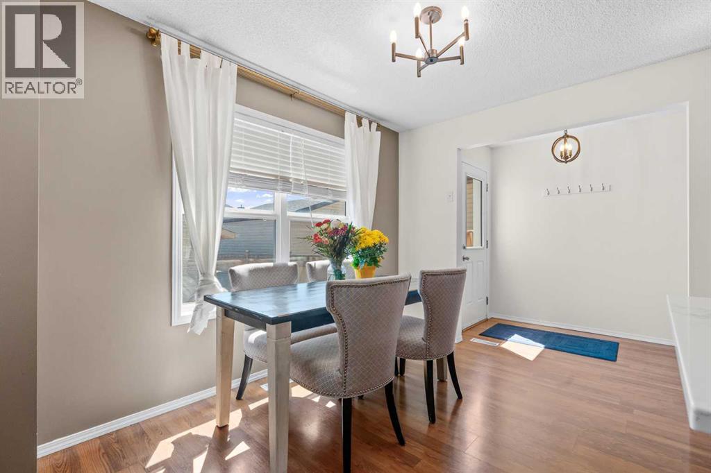 85 Evermeadow Manor Sw, Calgary, Alberta  T2Y 4W8 - Photo 11 - A2327764
