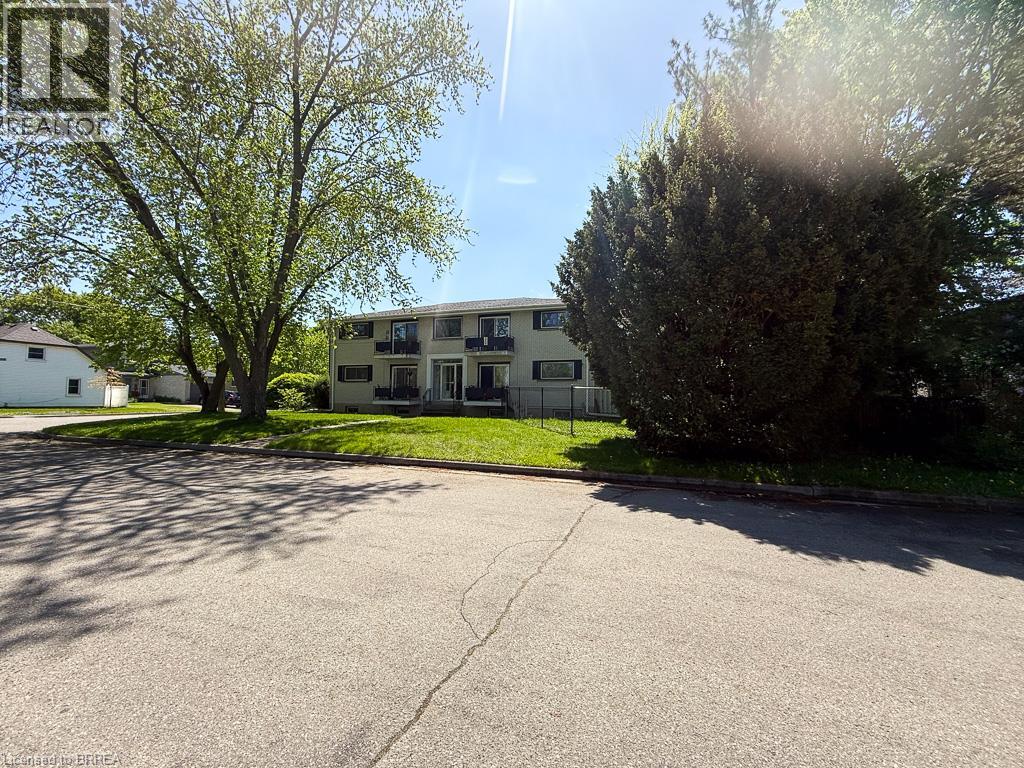 36 GRAHAM Avenue Unit# 4