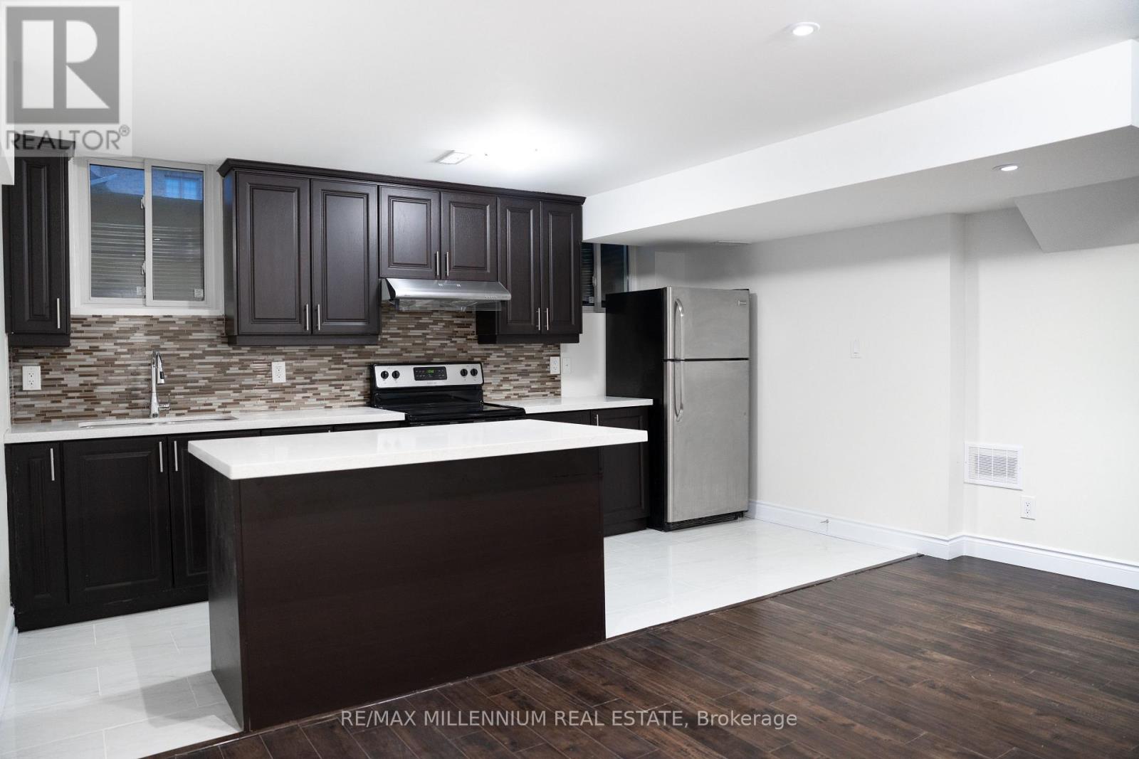 6 Decorso Drive, Brampton, Ontario  L6P 3T7 - Photo 2 - W13581874