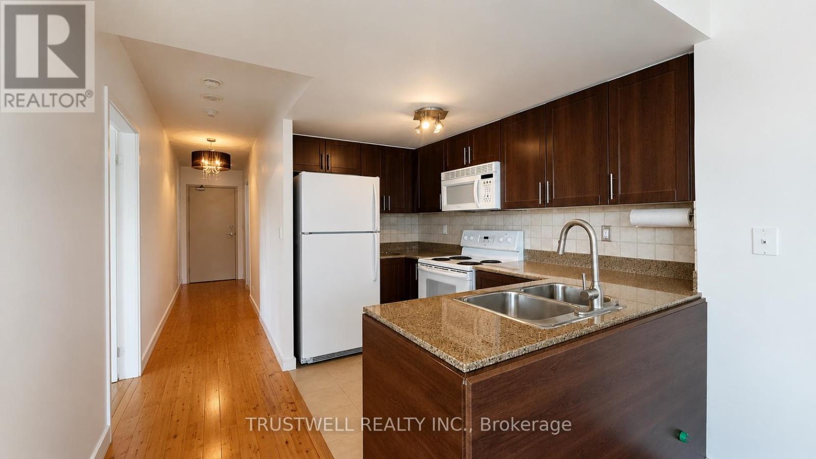 1802 - 381 Front Street W, Toronto, Ontario  M5V 3R8 - Photo 2 - C13581916
