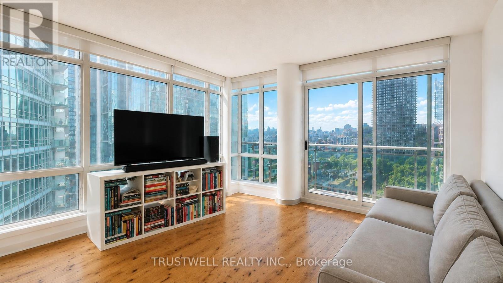 1802 - 381 Front Street W, Toronto, Ontario  M5V 3R8 - Photo 4 - C13581916