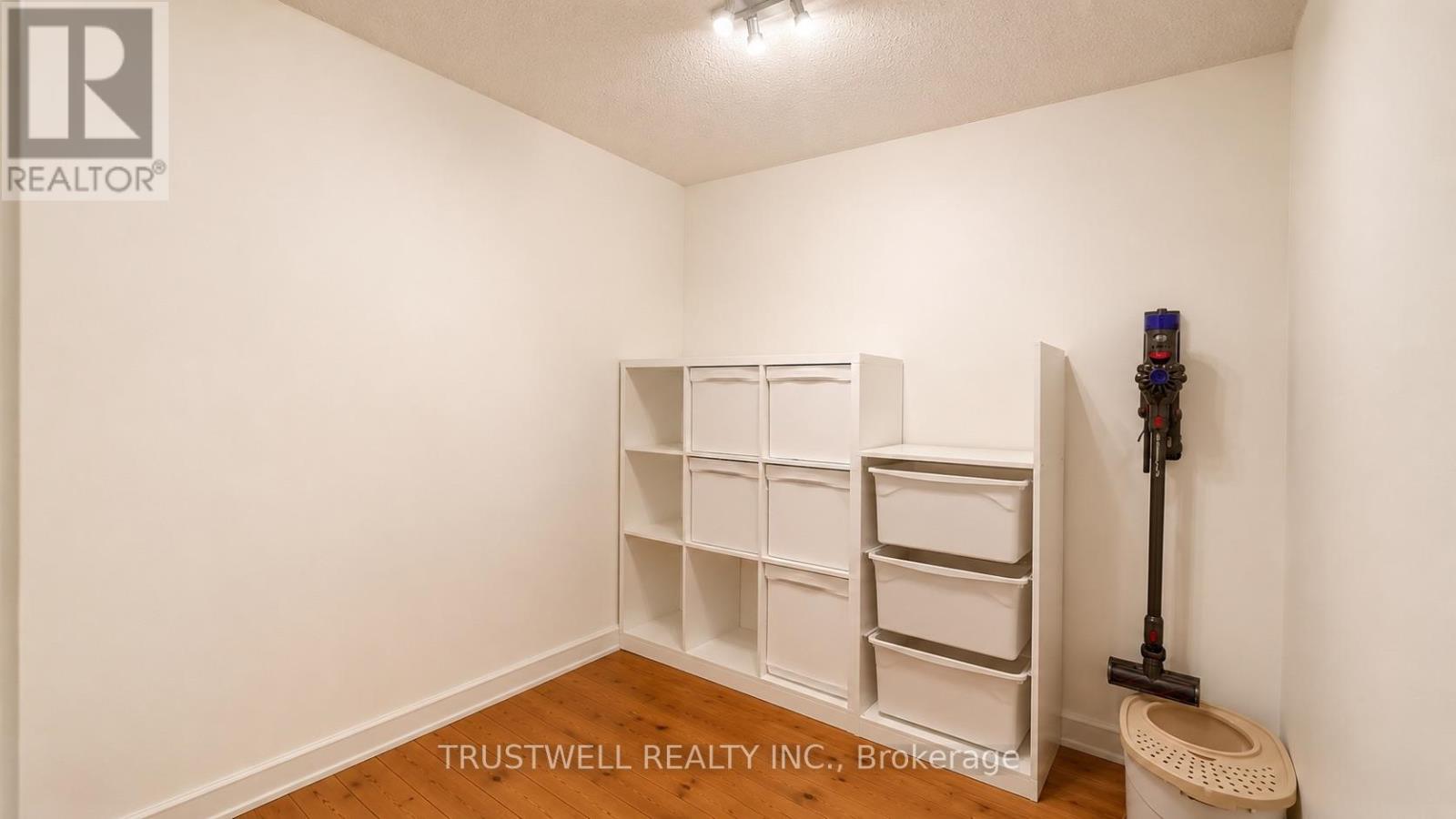 1802 - 381 Front Street W, Toronto, Ontario  M5V 3R8 - Photo 6 - C13581916