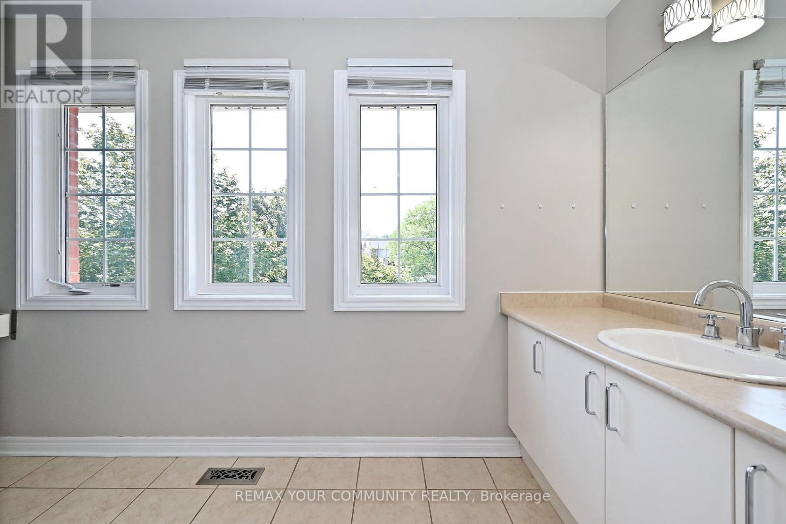 73 Laurendale Avenue, Georgina, Ontario  L4P 4G1 - Photo 21 - N13581904