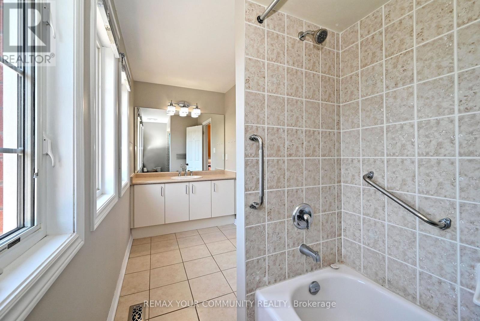 73 Laurendale Avenue, Georgina, Ontario  L4P 4G1 - Photo 23 - N13581904